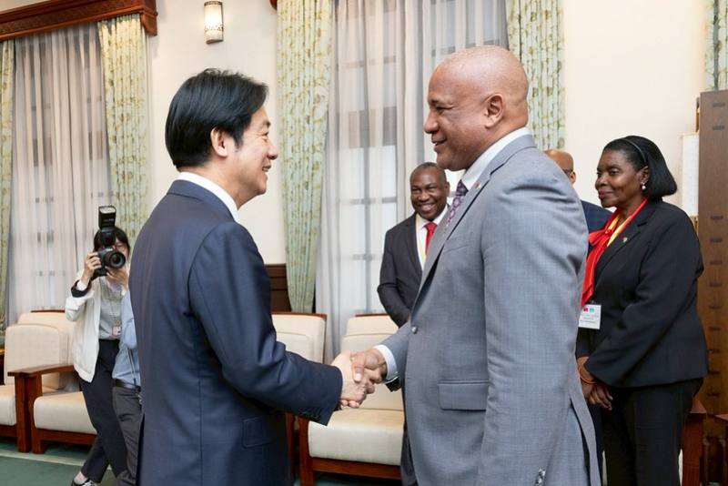 President Lai Ching-te shakes hands with Saint Lucia Deputy Prime Minister Ernest Hilaire.