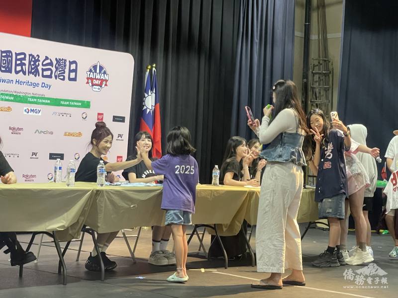 啦啦隊與華府球迷交流