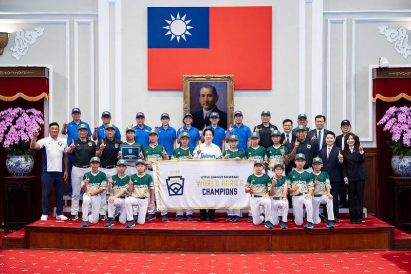 賴清德總統4日上午接見我國參加「2025年世界少棒聯盟」世界少棒錦標賽、世界次青少棒錦標賽、「2025年第12屆亞洲(U15)青少棒錦標賽」代表隊