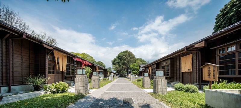 花蓮市美崙溪畔的將軍府原為日治時期高階軍官宿舍群，經縣府爭取經費修復，現轉型為公辦民營的藝文基地，更榮獲韓國K-Design Award金獎肯定（花蓮縣文化局提供）