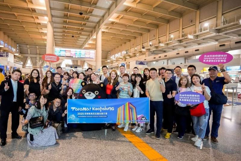 高雄市觀光局近日與高雄旅宿、餐飲等業者組隊，前往菲律賓馬尼拉行銷觀光，希望拓展高雄在菲國觀光知名度（高雄市觀光局提供）