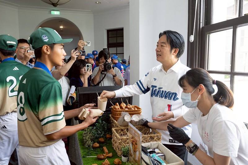 總統接見我國參加「2025年世界少棒聯盟」世界少棒錦標賽、世界次青少棒錦標賽、「2025年第12屆亞洲(U15)青少棒錦標賽」代表隊