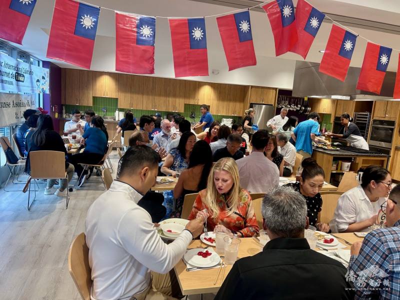 美國友人積極參與