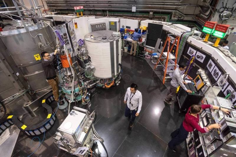 台灣自主設計與建造的「冷中子三軸散射儀」位於澳洲雪梨的澳洲核子科學與技術組織（ANSTO），以台灣梅花鹿SIKA為名，2015年正式開放使用。（國輻中心提供）