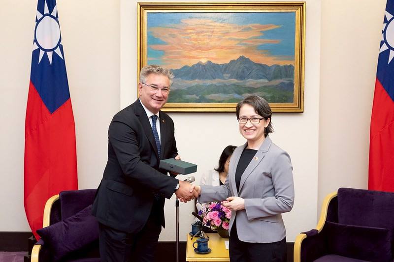 蕭美琴副總統5日上午接見「義大利國會友台協會共同主席帕洛里（Adriano Paroli）訪團」