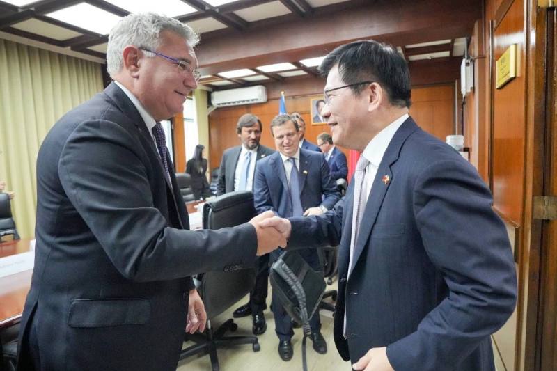 外交部長林佳龍歡迎義大利國會友台協會共同主席帕洛里（Adriano Paroli）。