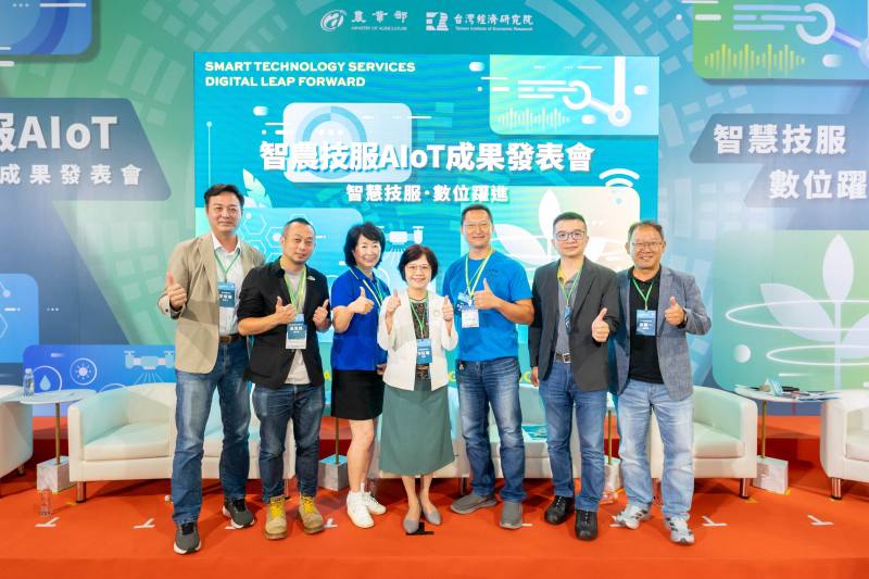 主持人李紅曦司長與6位與談人大合照