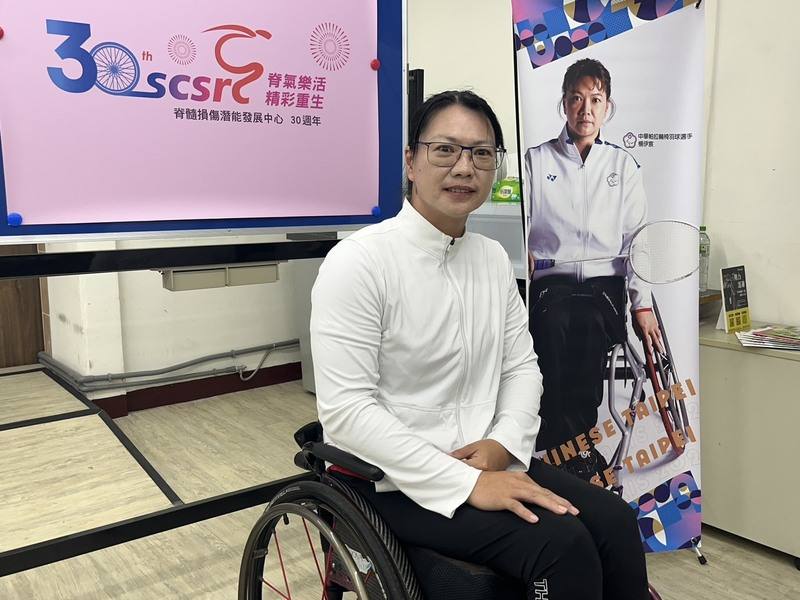 帕運羽球選手楊伊宸（圖）5日出席「脊髓損傷潛能發展中心」高雄辦事處活動，她受訪時笑說自己是「老病友」，也是「老球友」，她受傷後接觸羽球13年，其中10年都為國際賽努力，直到2024年終於踏上巴黎帕運殿堂。