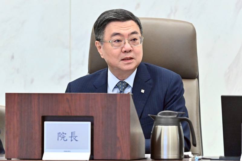 卓院長強調，內閣人事已升級為2.0版，所謂2.0版，就是要比1.0版更有速度、更有效率、更能解決人民的問題，並化解民怨，以積極行動及創新思維面對治安工作。