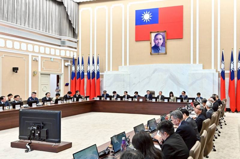 行政院長卓榮泰4日主持「行政院114年第4次治安會報」