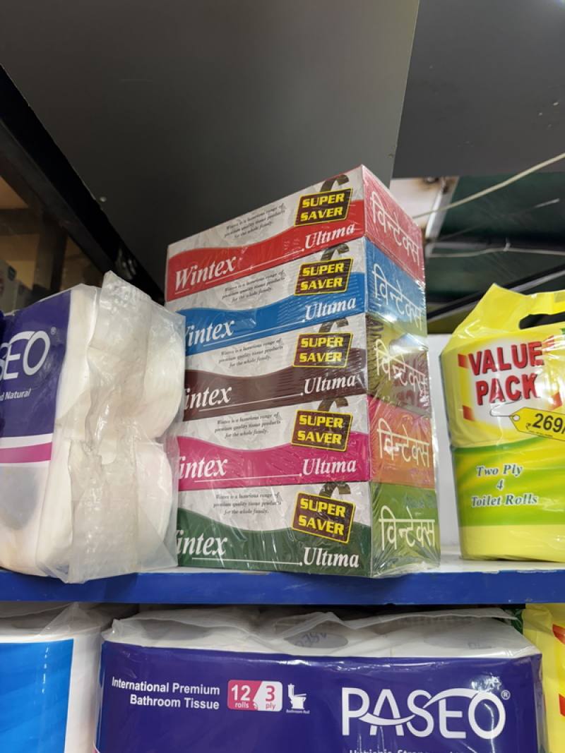 印度新的商品與服務稅稅率將於22日上路，日用品稅率將由目前的18%降至5%，民生用品售價預料將調降，民眾的負擔可望減輕。圖為印度商場的日用品。