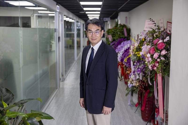 數發部長林宜敬科技人出身，多才多藝，當過作家，還曾是台大棒球隊一員。從民間闖進官場，他剖析自己好奇心強，雖然不是大膽的人，每次遇到冒險、探索的機會，即使內心害怕，仍會踏出腳步嘗試。