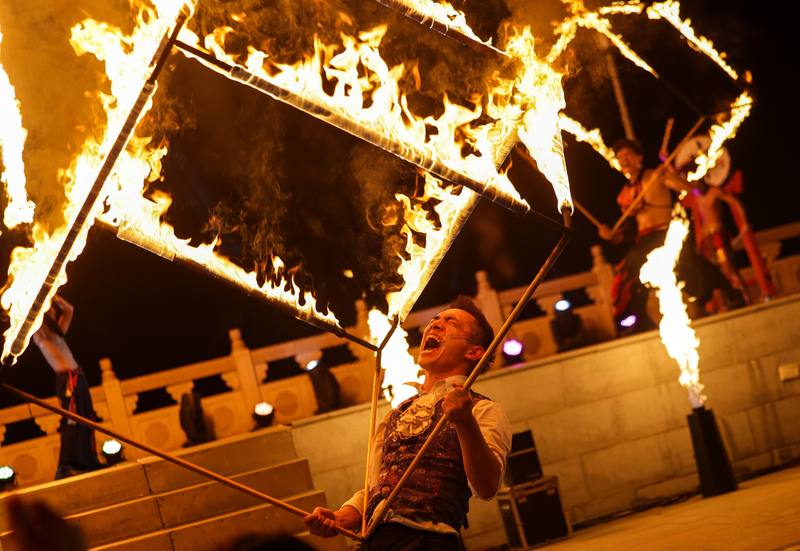 第3屆馬祖國際藝術島5日開跑，即將成真火舞團晚間在南竿馬港沙灘帶來火舞劇場鉅作「海神釀」，舞者呈現精彩視覺饗宴。