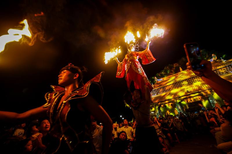 第3屆馬祖國際藝術島正式登場，即將成真火舞團5日傍晚在馬港天后宮前進行開幕演出「海神釀」，結合戲劇與火舞表演，讓民眾近距離欣賞精彩演出。