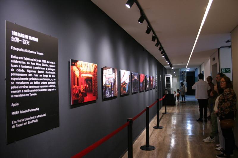 巴西攝影師托塞托「台灣100天」攝影展5日在聖保羅藝術學院美術館（MUBA）開幕，展期至26日，呈現他在台北的跨文化影像探索。