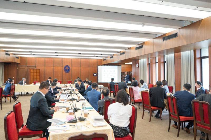 外交部同仁聆聽林磐聳教授的簡報