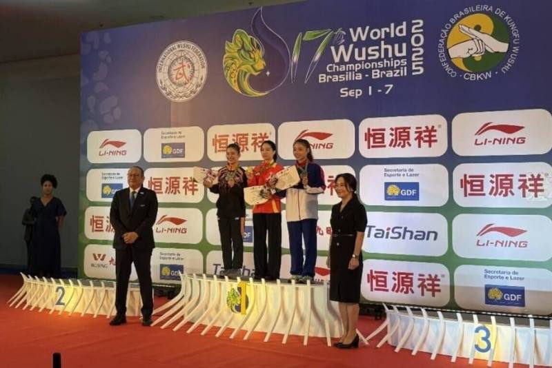 2025年第17屆世界武術錦標賽於8月31日至9月7日在巴西首都巴西利亞隆重登場。台灣代表隊女子南刀項目選手趙唐瑄勇奪銅牌頒獎典禮。（駐巴西代表處提供）