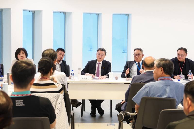 卓院長與自行車業者交流座談，傾聽自行車業者心聲