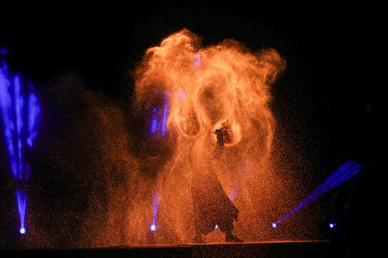 第3屆馬祖國際藝術島5日正式開幕，晚間在馬港沙灘由即將成真火舞團帶來開幕演出「海神釀」，結合東方樂音與火焰表演，打造融合視覺、聲響與儀式感的沉浸式演出。