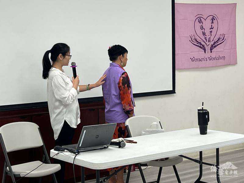 學員親身感受穴位按壓體驗