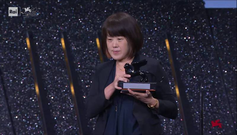 導演陳芯宜執導《雲在兩千米》榮獲威尼斯影展最佳沉浸體驗大獎（威尼斯影展官方直播截圖）