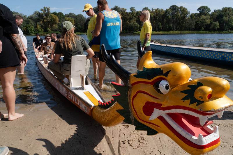 烏克蘭首都基輔舉辦首場軍人龍舟賽，雖然龍舟實屬亞洲文化，但主辦單位首次接觸龍舟是在美國的國際龍舟比賽，指龍舟比賽是體驗團結精神的國際運動，希望透過此活動協助軍人重建自信、加速重返社會