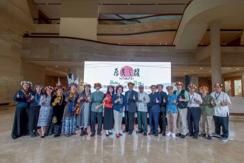 高雄市立美術館推出「bulabulay．原民之耀－台灣原住民族經典文物聯展暨巡迴展」，匯聚全台19座公私立博物館、部落與私人收藏的珍稀文資級古物，6日舉行開幕式（高雄市立美術館提供）