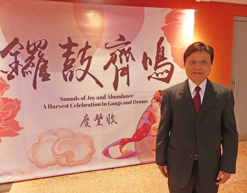 崇正國樂團在雪梨演出，雪梨台灣日嘉年華會主委、前僑務委員林栢梧表示，崇正國樂團演奏有「澳洲第二國歌」之稱的「叢林流浪」，讓澳洲聽眾獲得了全新的聆聽體驗，是致力豐富澳洲多元化的藝術表現