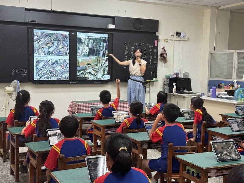 雲林縣為推動智慧教育，自籌經費採購平板，114學年度全面完成「師生有平板」，從課堂備課、授課到回饋皆可數位化，讓學習更精準、即時與有效。( 中央社提供)