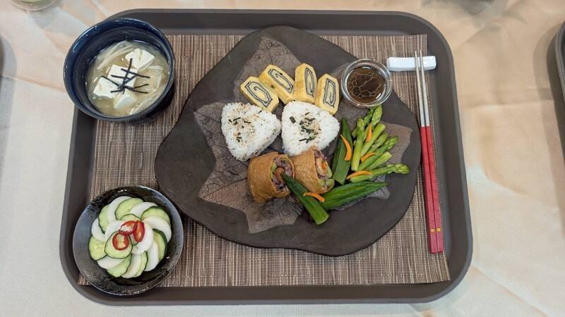 董氏基金會食品營養中心指出，吃播影片所傳遞的食物色香味、進食畫面咀嚼聲、愉悅氛圍等，透過視覺與聽覺刺激，有助長者喚起進食興趣。(中央社提供)