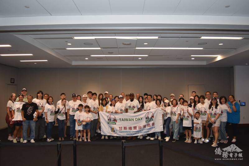 僑民入場前合影