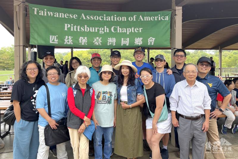 同鄉會理事團合影