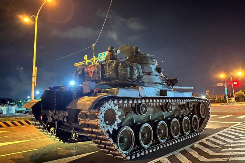 陸軍裝甲586旅日前實施「立即戰備操演」。（陸軍第十軍團提供）