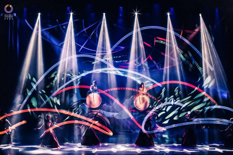 文化部庄頭劇場最終壓軸，舞鈴劇場帶來獨步全球的《生命之光》，邀請連江鄉親一同共舞，感受連江限定、飛躍扯鈴的奇幻魅力。（舞鈴劇場提供）