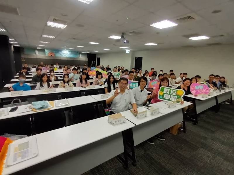 國教署推動與大學合作開設「高級中等學校多元選修跨校遠距課程」，以拓展高中學生多元學習機會，並舉辦課程成果分享會。（教育部提供）