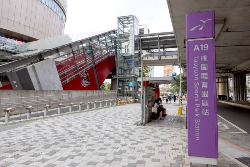 桃園大眾捷運公司表示，「桃園寵物嘉年華」27日將舉行，為方便飼主及毛孩前往活動會場，特別規劃南下及北上各1台列車，直達機捷A19桃園體育園區站，分別為中午12時41分自A7體育大學站發車及下午1時25分自A22老街溪站發車。（桃園大眾捷運公司提供）