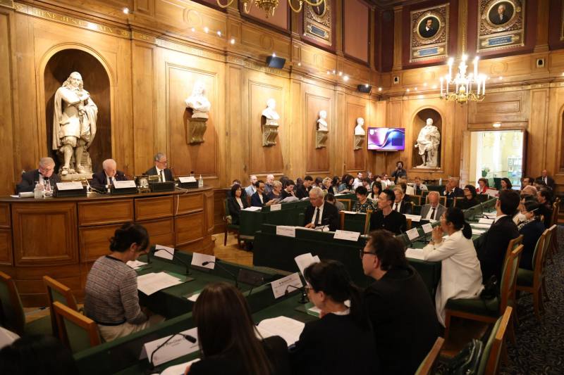 文化部及法國最高學術機構法蘭西學院合作辦理「臺法文化獎」，由文化部長李遠、法蘭西學院人文政治科學院年度主席皮特（Jean-Robert Pitte）及終身秘書史蒂恩（Bernard Stirn）代表臺法雙方主持頒獎典禮。