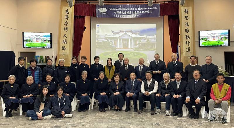 全體志工與佳賓合照