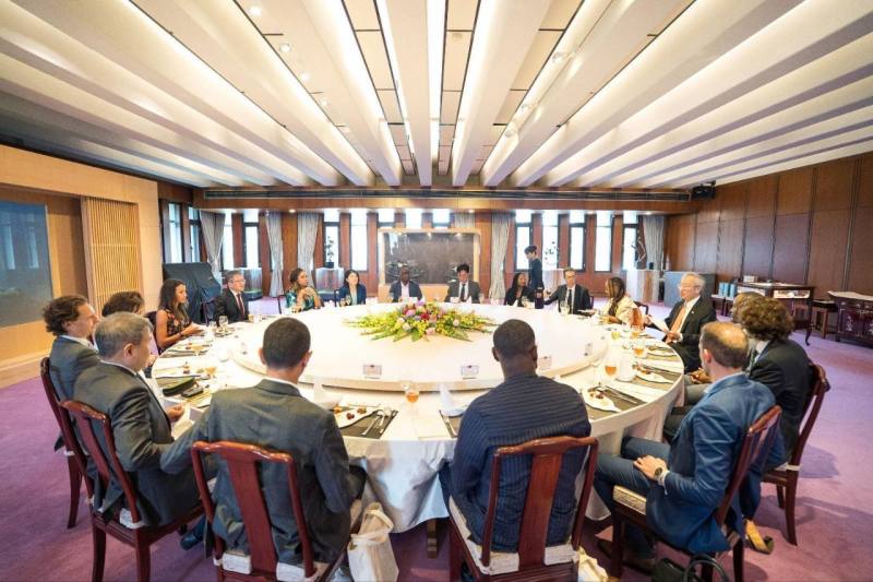 「法國-非洲基金會」青年領袖代表團訪團接受外交部政務次長吳志中款宴。