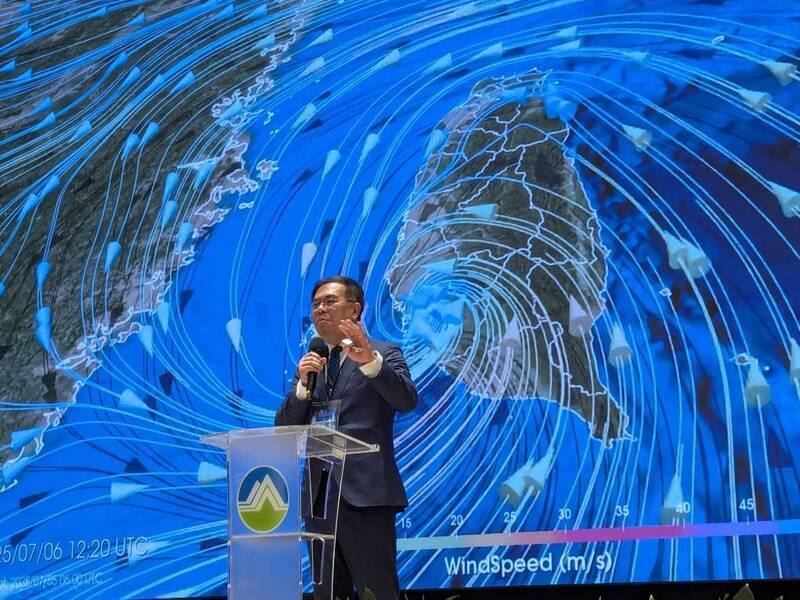 環境部國家環境研究院於9日辦理「邁向未來：氣候變遷調適與環境治理國際論壇暨座談會」。環境部長彭啓明在開幕致詞時提到日前颱風丹娜絲及後續豪雨事件，期待透過各項合作與對話，於氣候變遷調適、環境治理、資源循環持續攜手共進。