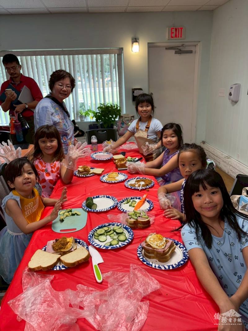 前校長陳雪香到訪，指導學生準備道地臺式三明治材料