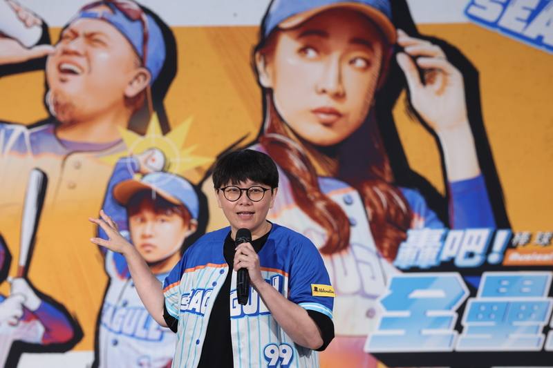 棒球音樂劇「轟吧！全壘打」即將在台北城市舞台登場，9日上午進行首演記者會，導演吳維緯（圖）出席致詞。