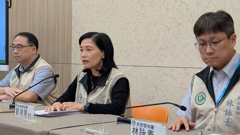 近日立百病毒引發各界關注，疾管署發言人曾淑慧（中）9日表示，國內2018年起已將其列為重點監視疾病，整體評估感染風險低，但仍不排除列入法定傳染病。