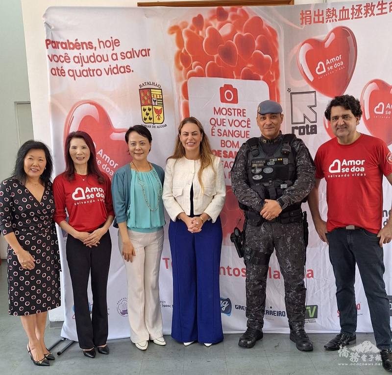 貴賓出席支持活動，右起主席Adriano、總指揮官Cel Mariano、聖保羅市第一夫人Regina、組長徐澤玗、創辦人支黃秀莉、策展人Eliana