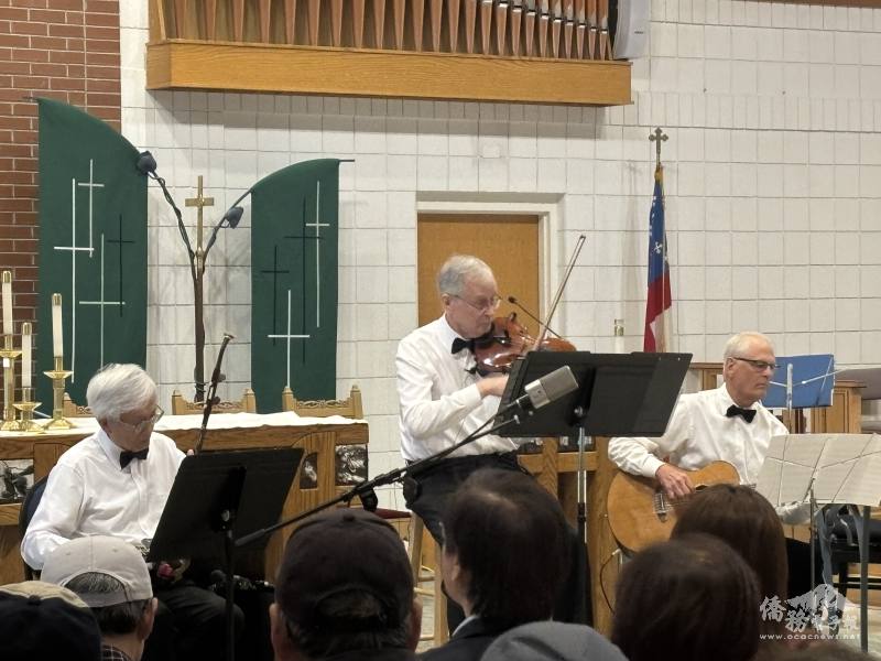 二胡、吉他與小提琴三重奏演繹經典國語老歌〈最後一夜〉、〈情人的眼淚〉和〈月亮代表我的心〉，讓音樂在東西方文化之間流轉