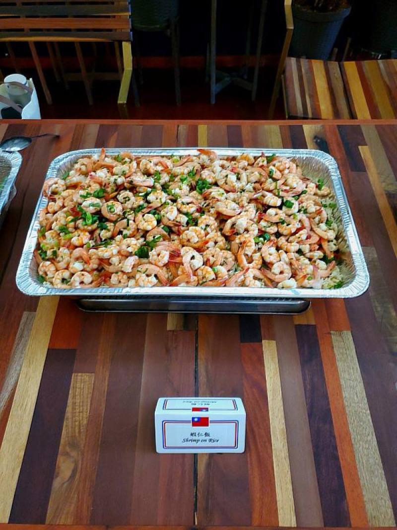 台灣大廚用貝里斯白蝦料理出台南蝦仁飯
