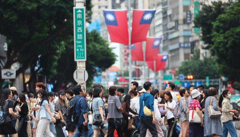 「外國專業人才延攬及僱用法」修正草案已於8月29日經立法院三讀通過，國發會10日表示，相關子法及配套待修正，力拚2026年初上路。（中央社檔案照片）