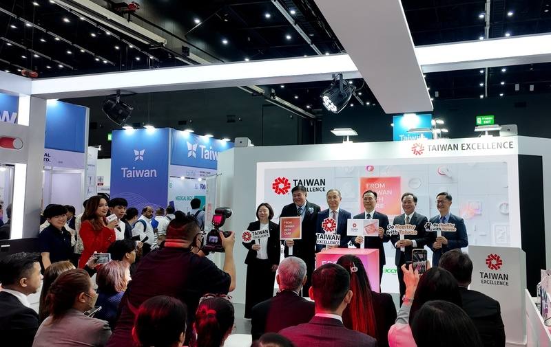 外貿協會在曼谷亞洲醫療器材展展區設立台灣精品館，以From Taiwan, With Care 為醫療產業形象核心。10日舉行的形象發表會吸引許多泰國媒體和參展民眾的關注