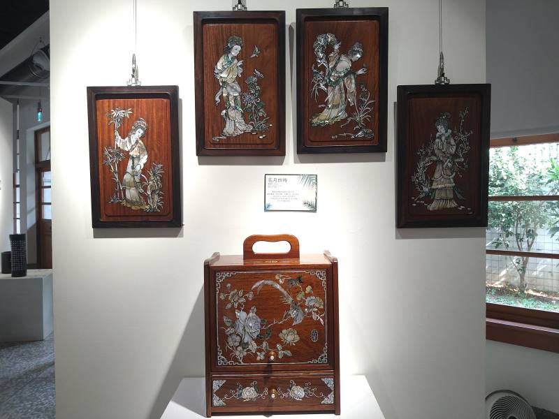 工藝師歐定國的螺鈿作品《小屏風-四季花》