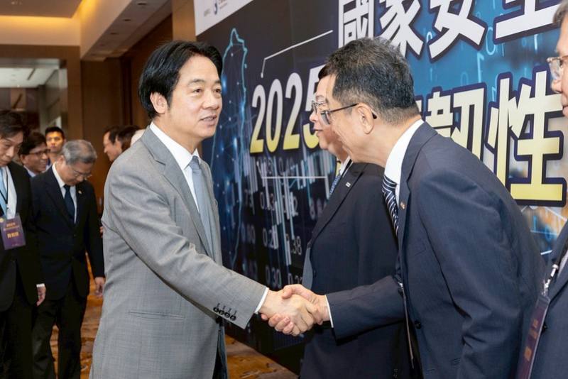 總統出席「2025國家安全與經濟韌性論壇」
